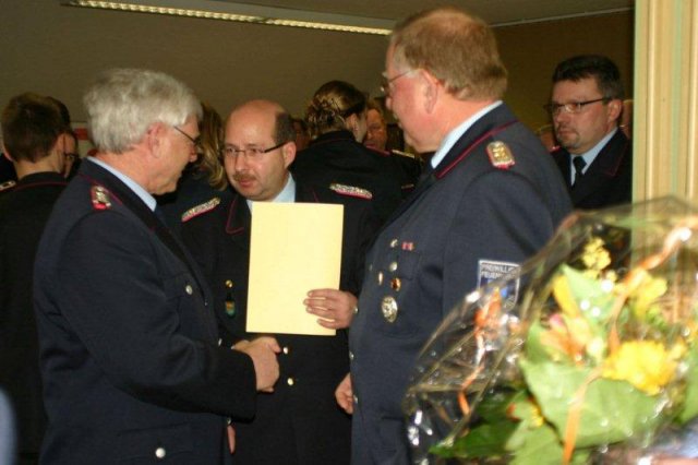 2012-02-11 -17- JHV FF BLtbg Ehrung K.H. Kemmling (8)